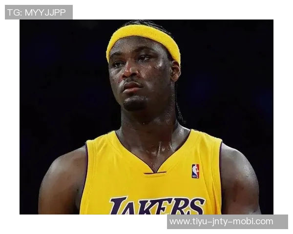 夸梅布朗谈科比遭黑与詹姆斯遭遇引发的争议与双标现象